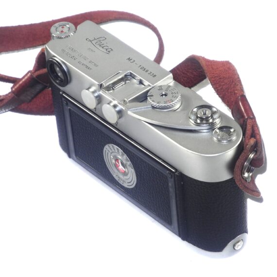 Leica M3 chrome camera (1962) Sold with 3 x Leica lenses (50-90-135mm), Leica hoods, caps, red leather strap and system case Ex++ / Free Shipping