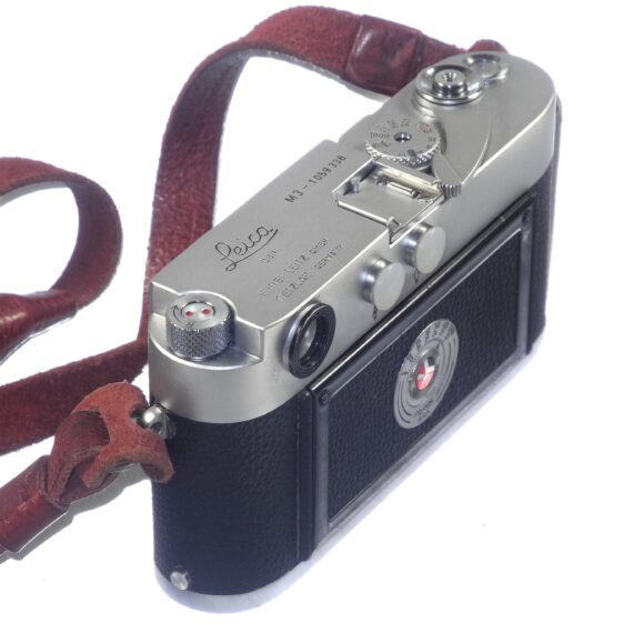 Leica M3 chrome camera (1962) Sold with 3 x Leica lenses (50-90-135mm), Leica hoods, caps, red leather strap and system case Ex++ / Free Shipping