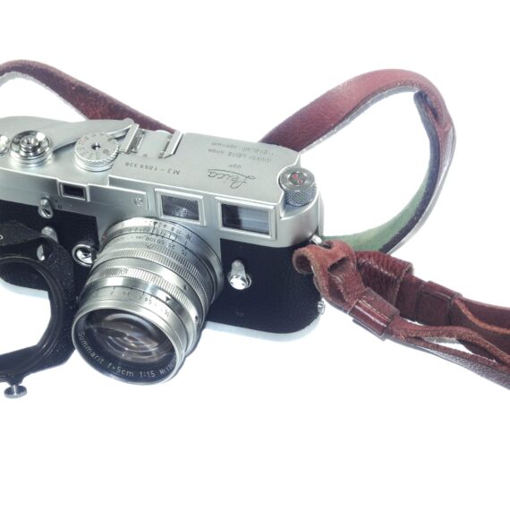 Leica M3 chrome camera (1962) Sold with 3 x Leica lenses (50-90-135mm), Leica hoods, caps, red leather strap and system case Ex++ / Free Shipping