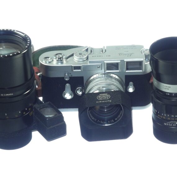 Leica M3 chrome camera (1962) Sold with 3 x Leica lenses (50-90-135mm), Leica hoods, caps, red leather strap and system case Ex++ / Free Shipping