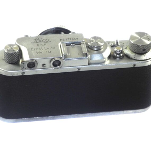 Leica IIIa camera circa 1937 Sold with Leica 50/3,5 collapsible Elmar lens with original Leica leather case Ex+/++ / Free Shipping