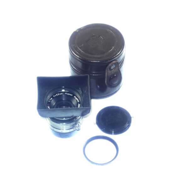 Nikon 3,5cm f1,8 W-Nikkor-C Screw mount "Nippon-Kogaku" rare lens with very uncommon-rare original Nikon lens hood, caps and leather case Mint- / Call or email for more info