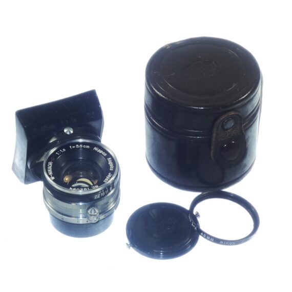 Nikon 3,5cm f1,8 W-Nikkor-C Screw mount "Nippon-Kogaku" rare lens with very uncommon-rare original Nikon lens hood, caps and leather case Mint- / Call or email for more info