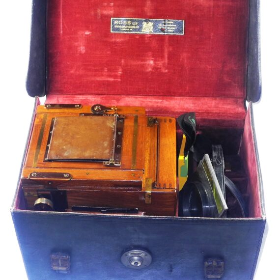Ross Wooden camera with Ross London 6 1/2 in XPRES F4,5 Lens w/backs,cap, Ross original case, working complete camera in Ex++condition / free shipping