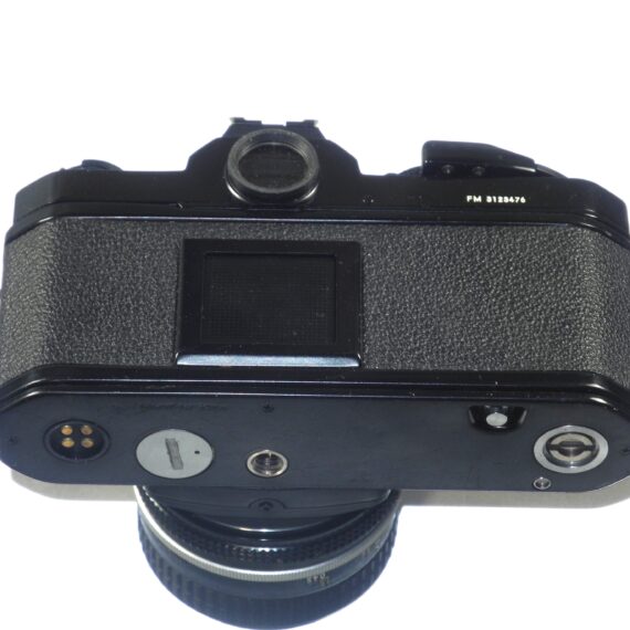 Nikon FM black 35mm mechanical camera with Nikon 50mm lens and Vivitar 80–200mmzoom lens Ex++