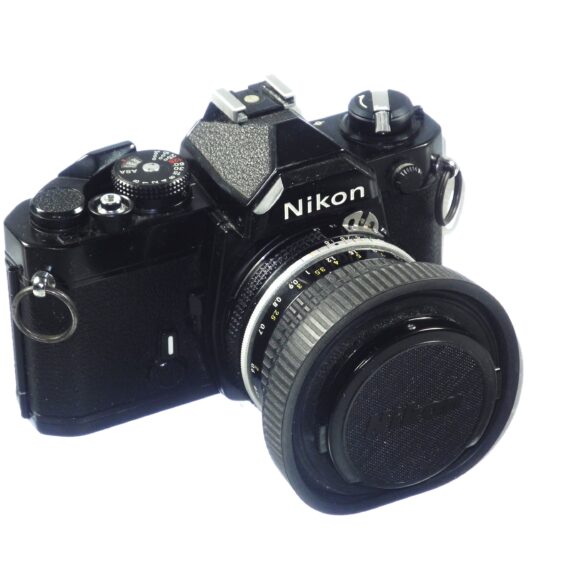 Nikon FM black 35mm mechanical camera with Nikon 50mm lens and Vivitar 80–200mmzoom lens Ex++