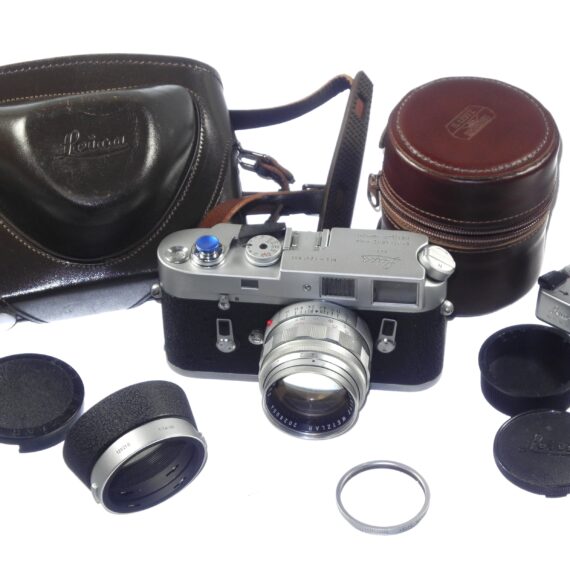 Leica M4 silver chrome camera with Leica 50/1,4 Summilux chrome "Wetzlar" lens sold with hood,caps, cases Mint/- set