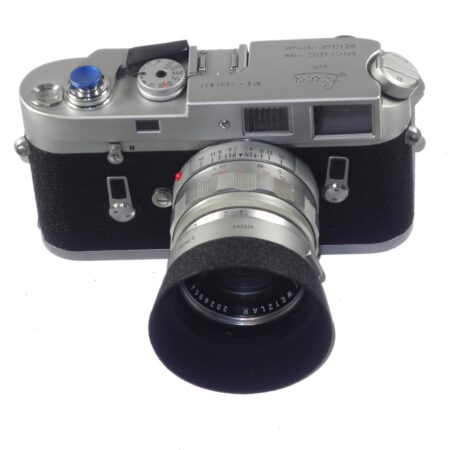 Leica M4 silver chrome camera with Leica 50/1,4 Summilux chrome "Wetzlar" lens sold with hood,caps, cases Mint/- set