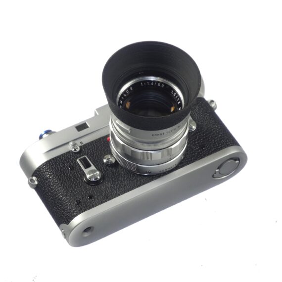 Leica M4 silver chrome camera with Leica 50/1,4 Summilux chrome "Wetzlar" lens sold with hood,caps, cases Mint/- set