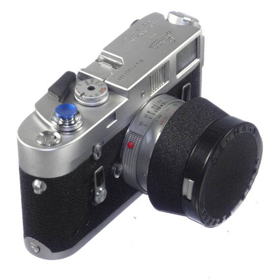 Leica M4 silver chrome camera with Leica 50/1,4 Summilux chrome "Wetzlar" lens sold with hood,caps, cases Mint/- set