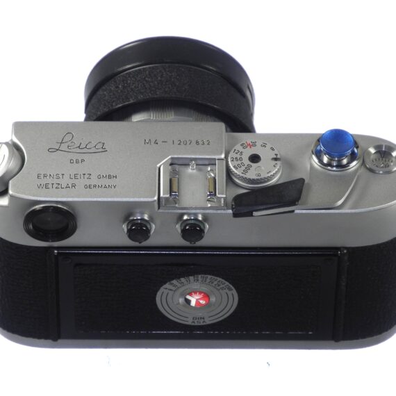 Leica M4 silver chrome camera with Leica 50/1,4 Summilux chrome "Wetzlar" lens sold with hood,caps, cases Mint/- set