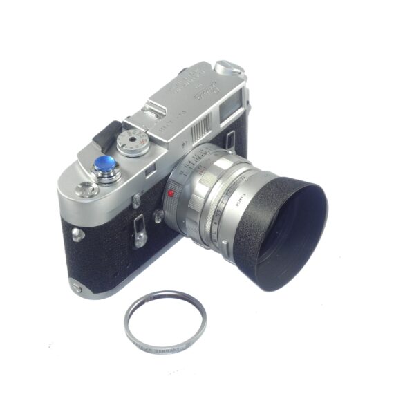 Leica M4 silver chrome camera with Leica 50/1,4 Summilux chrome "Wetzlar" lens sold with hood,caps, cases Mint/- set