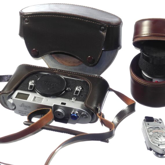 Leica M4 silver chrome camera with Leica 50/1,4 Summilux chrome "Wetzlar" lens sold with hood,caps, cases Mint/- set