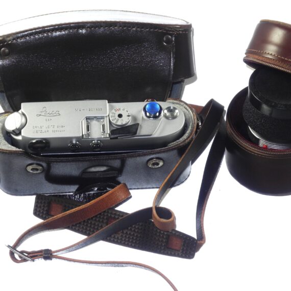Leica M4 silver chrome camera with Leica 50/1,4 Summilux chrome "Wetzlar" lens sold with hood,caps, cases Mint/- set