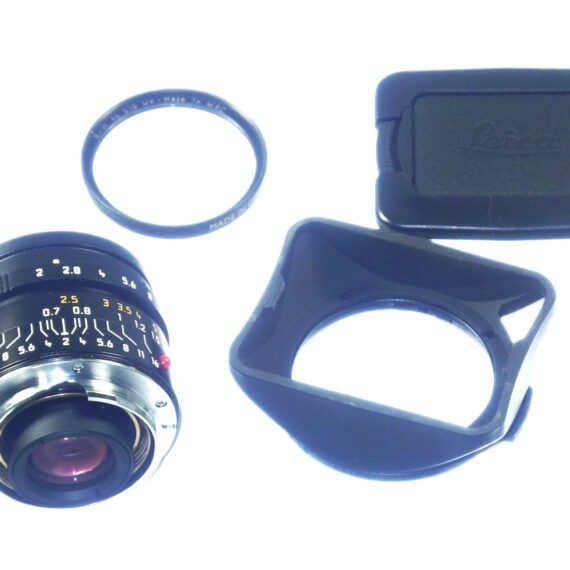Leica Summicron-M 28mm f/2 ASPH. Lens Cat # 11604 (Made in Germany) Sold with: hood, caps, UV filter , leather lens case Mint-