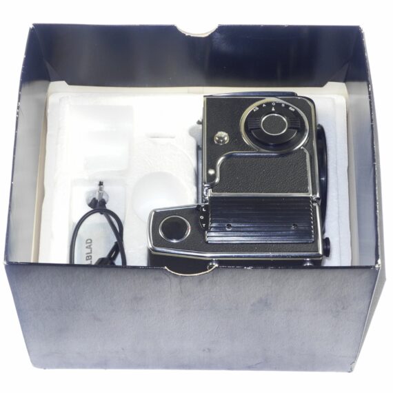 Hasselblad 500EL/M Chrome Camera W/original box, strap, cap, cable, manual- latest battery Mint- / Free Shipping