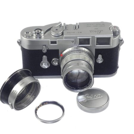 Leica M3 double stroke camera with Leica 50/2 Rigid Summicron ,with Leica case, cap, metal hood, filter (circa 1957) Just overhauled Ex+/++ Free Shipping