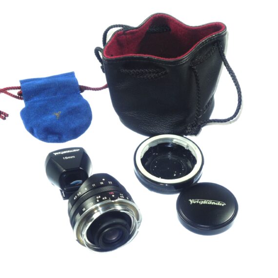 VOIGTLANDER 15MM F4.5,Super Wide-Heliar Black Aspherical lens with caps and SM to M adapt & 15mm finder Mint-