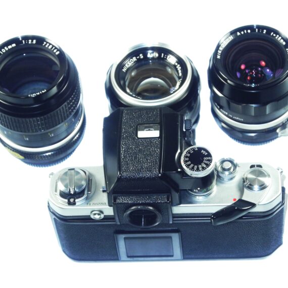 Nikon F2 Chrome (Circa 1972) + 50mm f/1.4 Nikkor‑S Auto + 28mm f/2 Nikkor‑N Auto + 105mm f/2.5 Nikkor — EX++ / Mint‑ Nice Vintage Outfit / Free Shipping